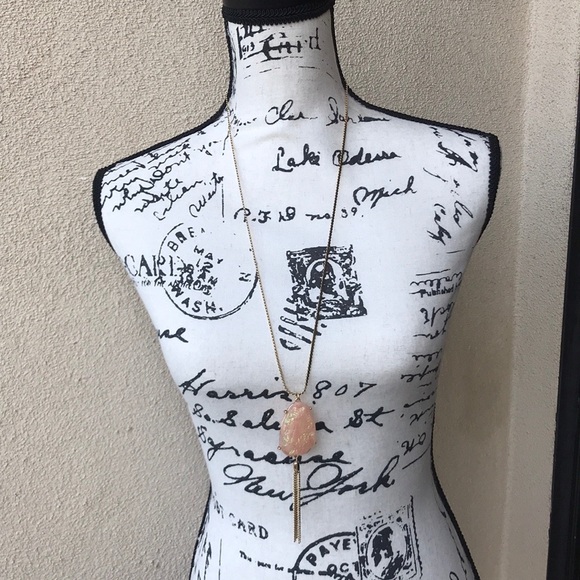 📍Iridescent Pink Pendant Necklace - Picture 4 of 9